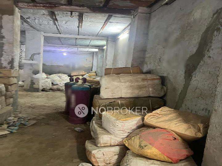 Godown/Warehouse in Subzi Mandi, Delhi for sale 