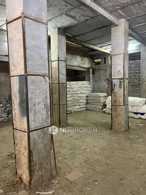 Godown/Warehouse in Subzi Mandi, Delhi for sale 