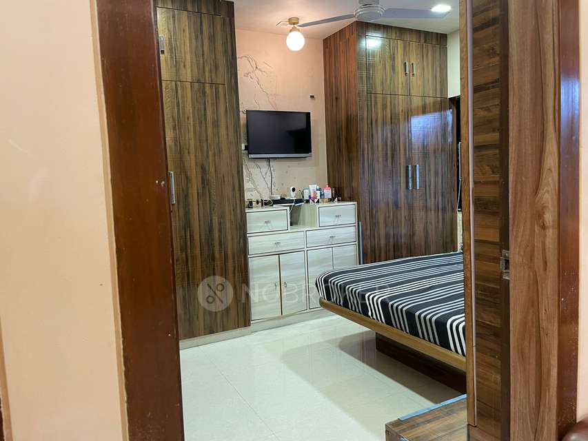 2 BHK Flat In Ashoka Apartment, Colaba For Sale  In Colaba