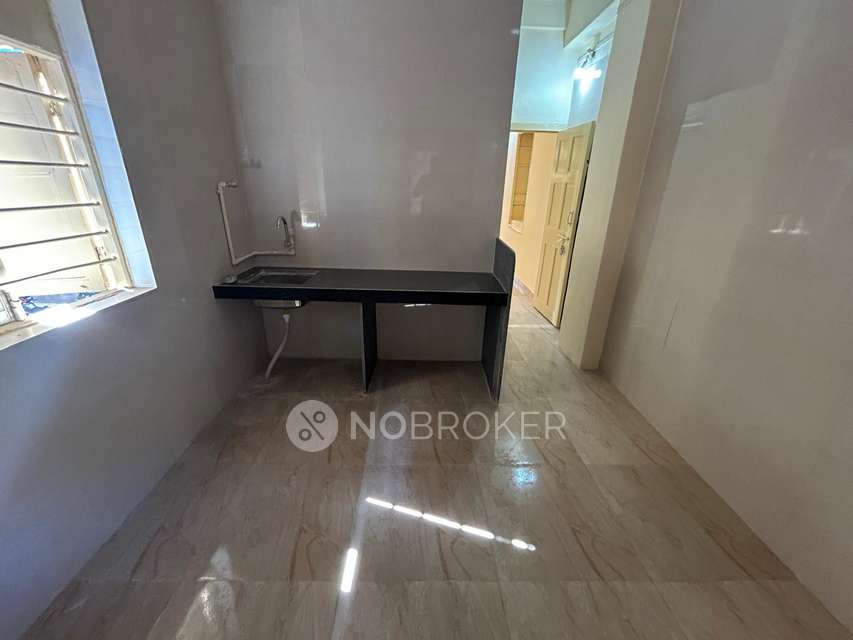 1 RK Flat In Amina Manzil  For Sale  In Vile Parle East