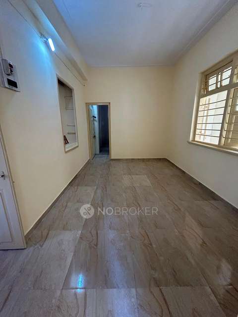 1 RK Flat In Amina Manzil  For Sale  In Vile Parle East