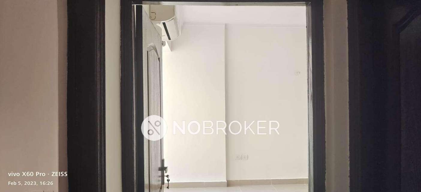 3 BHK Flat In Amrapali Sapphire, Sector-45, Noida, Uttar Pradesh 201303, India For Sale  In Sector-45, Noida, Uttar Pradesh 201303, India