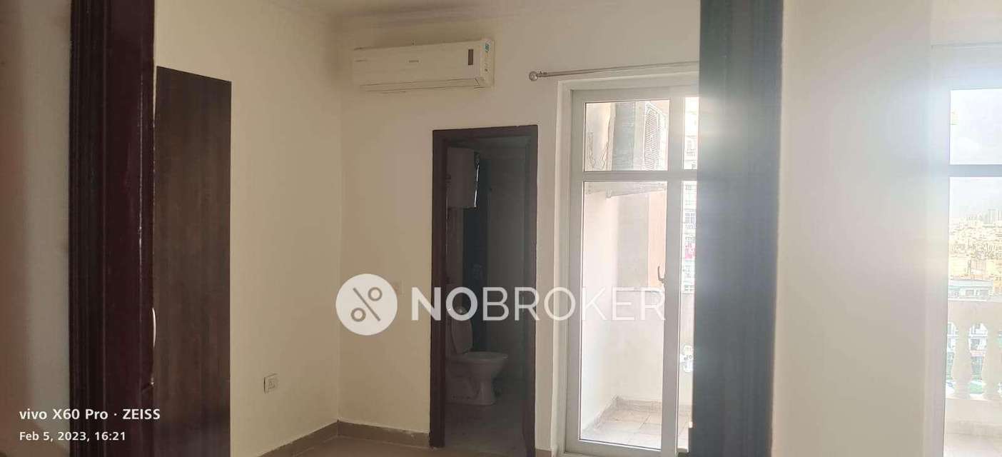 3 BHK Flat In Amrapali Sapphire, Sector-45, Noida, Uttar Pradesh 201303, India For Sale  In Sector-45, Noida, Uttar Pradesh 201303, India