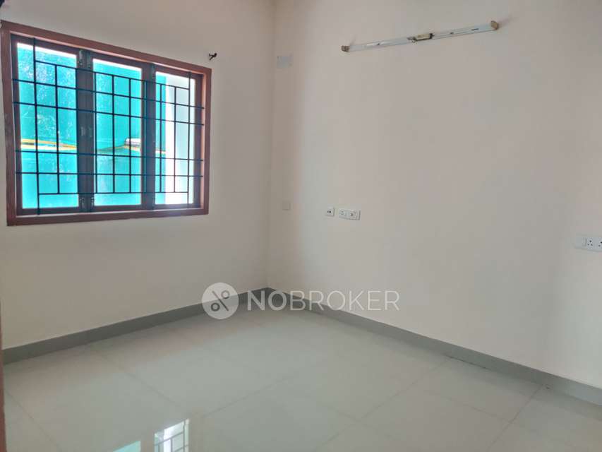 2 BHK Flat In Thadikkaran Mathew Mansion For Sale  In Annanagar East