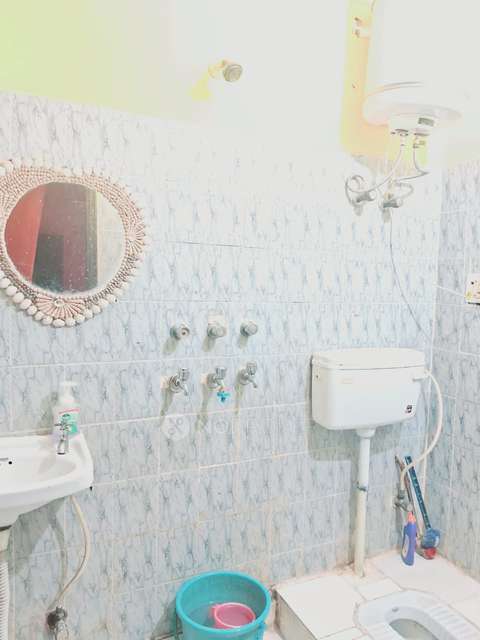 2 BHK Flat In Maa Laxmi Apartment For Sale  In Pandav Nagar