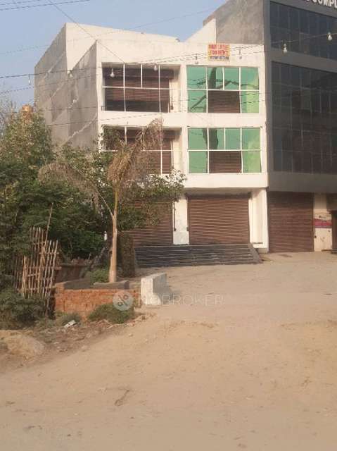 Showroom in Nai Basti Dundahera, Greater Noida for Rent 