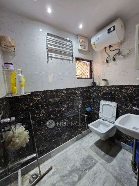 4 BHK Flat In Kd Block Pitampura For Sale  In Pitam Pura