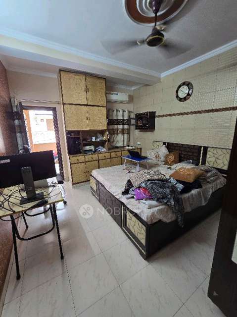 4 BHK Flat In Kd Block Pitampura For Sale  In Pitam Pura