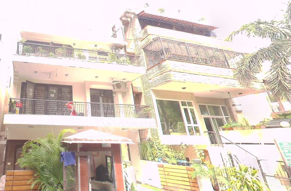 4 BHK Flat In Apartment For Sale  In Gk2 S Block Park