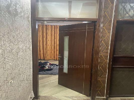 2 BHK Flat For Sale  In Shalimar Bagh