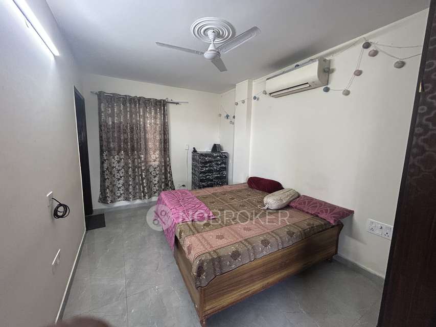 1 RK Flat for Rent  In Janakpuri