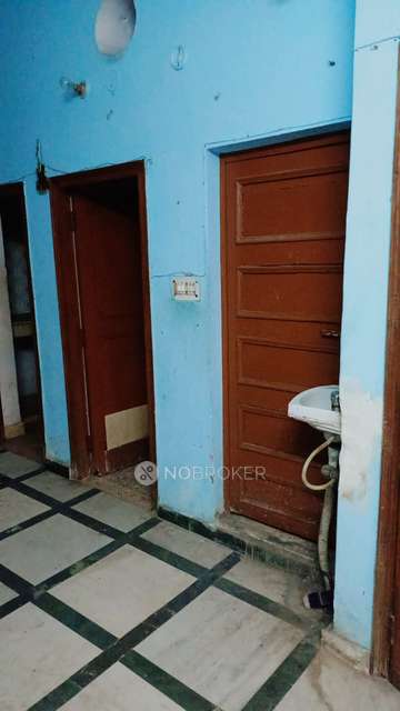 1 BHK Flat In Standalone Building  for Rent  In Janakpuri