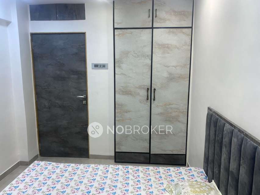 2 BHK Flat In Pankaj  For Sale  In Borivali East