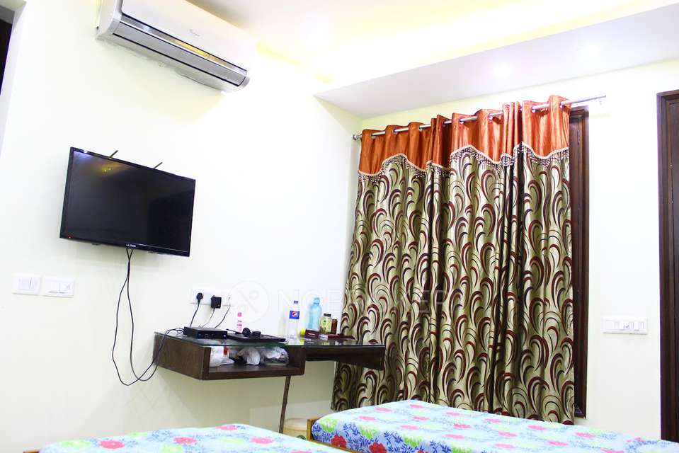 PG for Boys in Sector 28