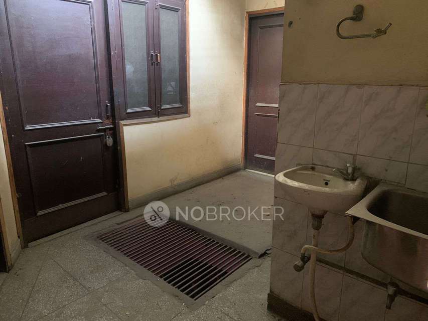 2 BHK Flat In Standalone Building  For Sale  In Shahdara