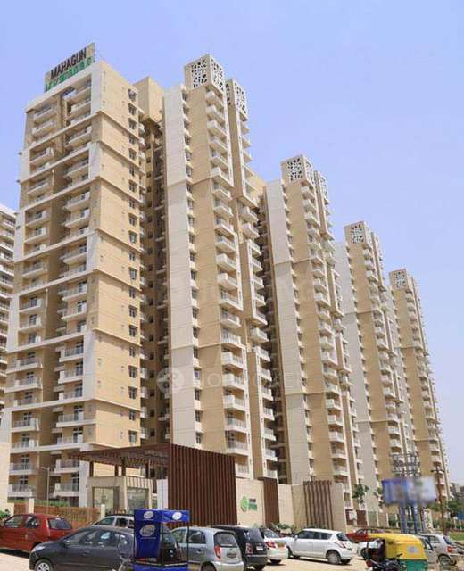 Single Room for Male In 2 BHK  In Mahagun Mywoods In Sector 16