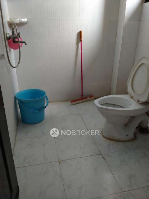 2 BHK Flat In Amrapali Village For Sale  In Indirapuram