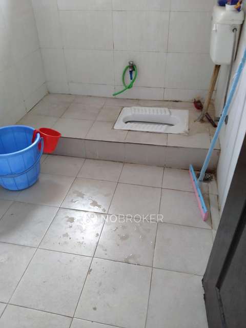 2 BHK Flat In Amrapali Village For Sale  In Indirapuram