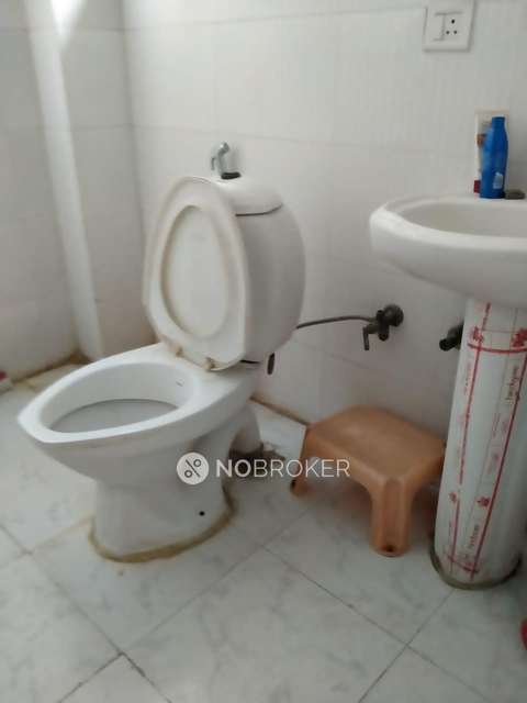 2 BHK Flat In Amrapali Village For Sale  In Indirapuram