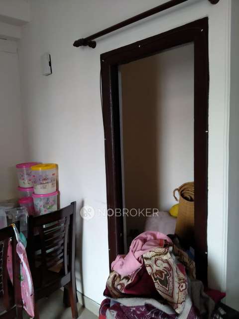 2 BHK Flat In Amrapali Village For Sale  In Indirapuram