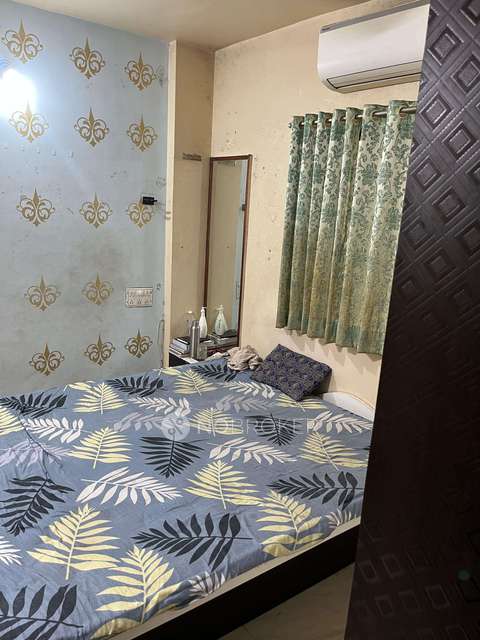 Shared Room for Male In 4 BHK  In Moti Ramchandra Samiti In  Kothrud