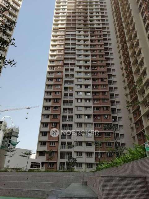 2 BHK Flat In Sarova Complex  For Sale  In  Kandivali East