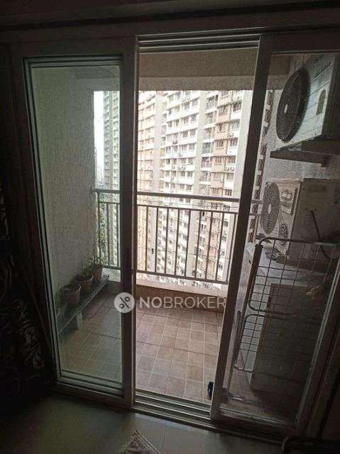 2 BHK Flat In Sarova Complex  For Sale  In  Kandivali East