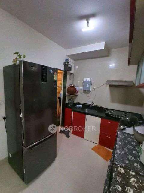 2 BHK Flat In Sarova Complex  For Sale  In  Kandivali East