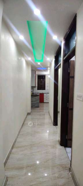 2 BHK Flat In Gali No. 9 Chanakya Place For Sale  In Chanakya Place