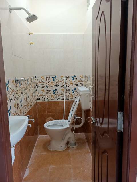 2 BHK Flat In Gokulam Gs Residency Saligramam For Sale  In Saligramam