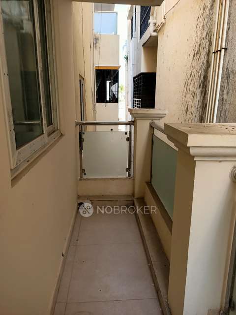 2 BHK Flat In Gokulam Gs Residency Saligramam For Sale  In Saligramam