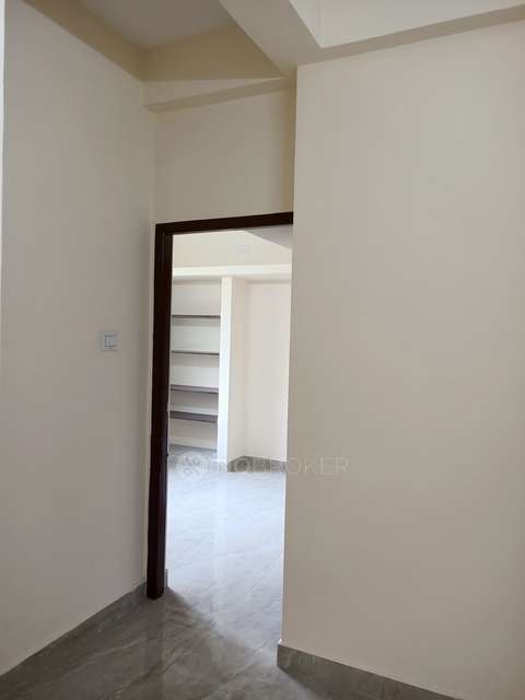 2 BHK Flat In Gokulam Gs Residency Saligramam For Sale  In Saligramam