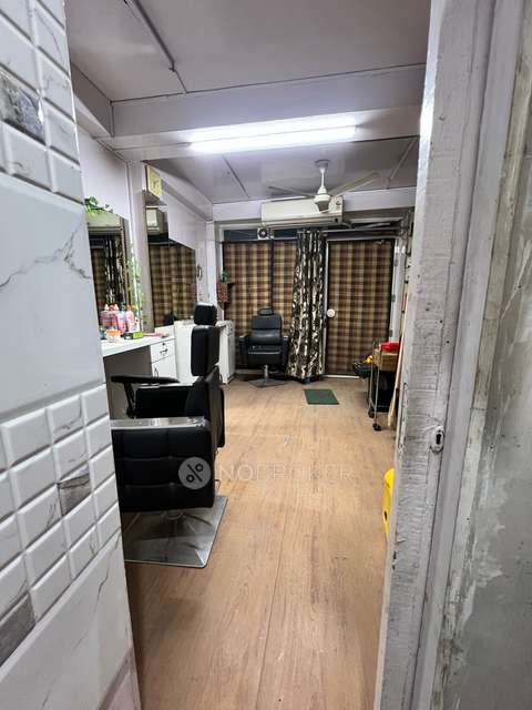 Shop in Safdarjung Enclave, Delhi for sale 