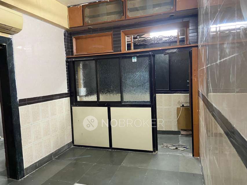 1 RK Flat In 72 Tenements A4th Peru Compound Lalbaug  for Rent  In 72 Tenaments, B Wing Mumbai Gas Lane