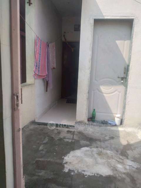 1 RK House for Rent  In Road ****** *