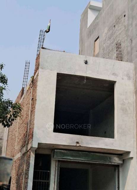 Shop in Sector 52, Noida for Rent 