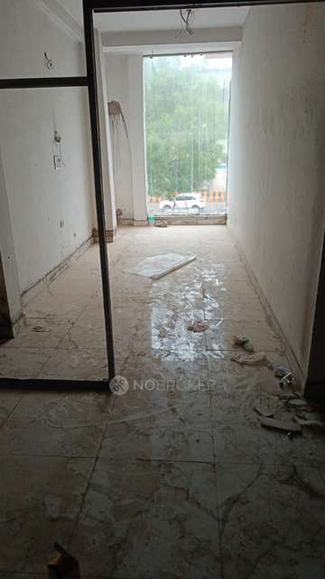 Shop in Sector 52, Noida for Rent 