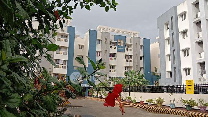 2 BHK Flat In Gowrav Apartment  For Sale  In Sholinganallur