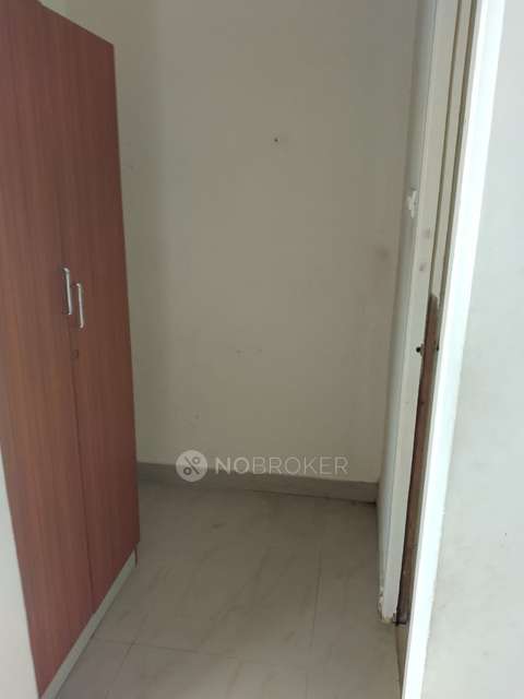 2 BHK Flat In Gowrav Apartment  For Sale  In Sholinganallur