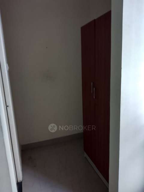 2 BHK Flat In Gowrav Apartment  For Sale  In Sholinganallur