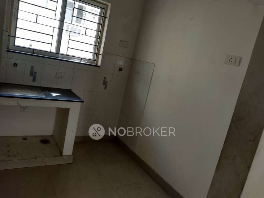 2 BHK Flat In Gowrav Apartment  For Sale  In Sholinganallur