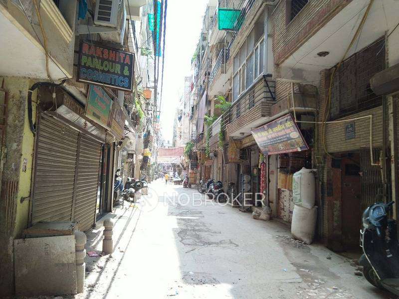 3 BHK Flat In Khirki Extension For Sale  In Khan Juice Corner