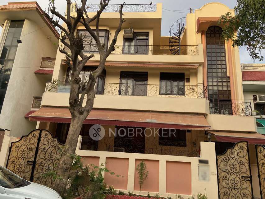 PG for Girls in Sector 44