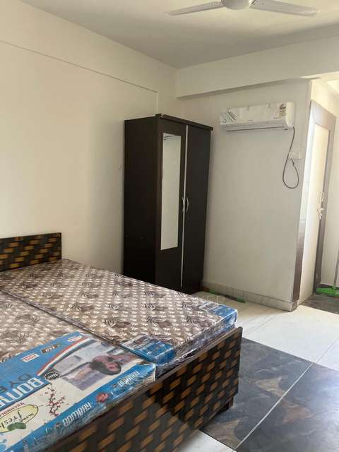 1 RK Flat In Emaar Palm Gardens for Rent  In Sector 83
