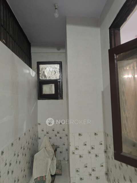 2 BHK Flat In Maneet Apartment, Shalimar Garden For Sale  In Shalimar Garden