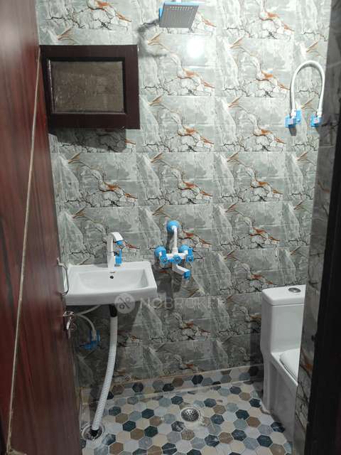 2 BHK Flat In Maneet Apartment, Shalimar Garden For Sale  In Shalimar Garden