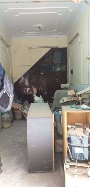 Shop in Pitampura, Delhi for sale 