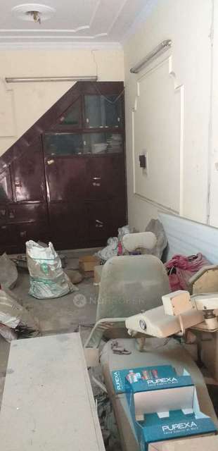 Shop in Pitampura, Delhi for sale 