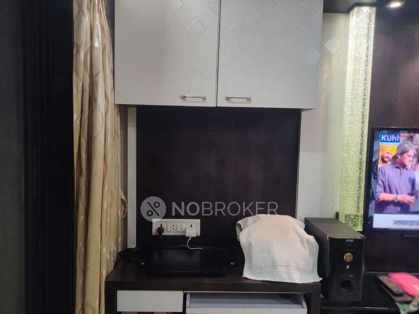 1 BHK Flat In Sri Ganesh Chs For Sale  In Malad East