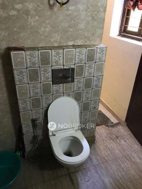 2 BHK Flat In Standlone Building For Sale  In Lajpat Nagar,